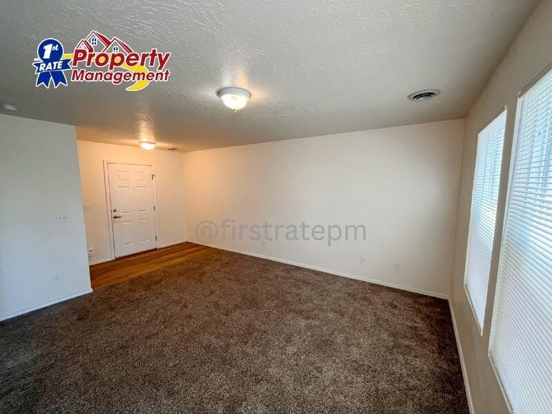 1141 N Dove Ave - Photo 4 of 25