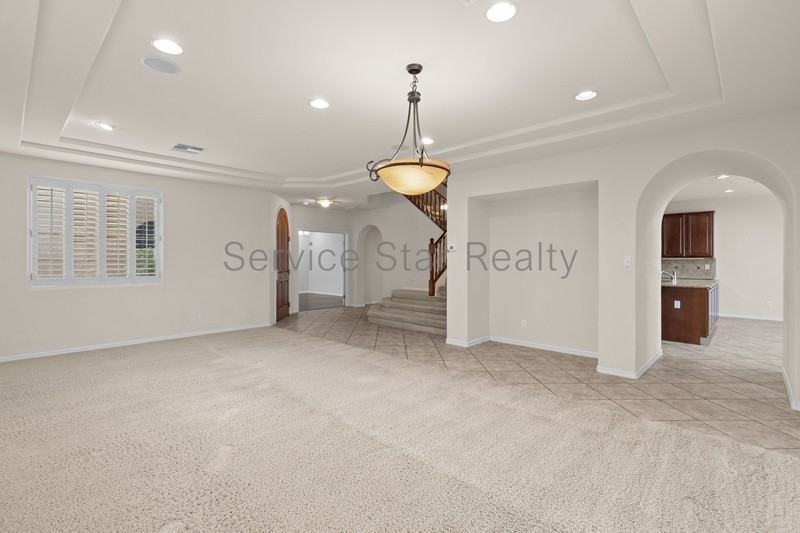 3724 E Robin Ln - Photo 5 of 34