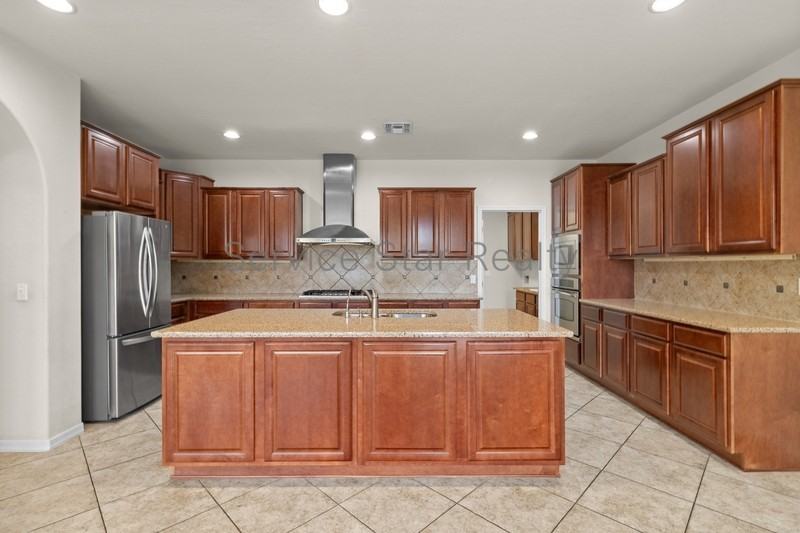 3724 E Robin Ln - Photo 7 of 34