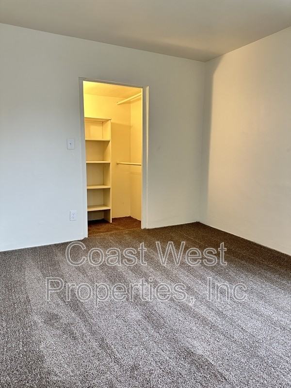3288 Mission Blvd - Photo 6 of 13