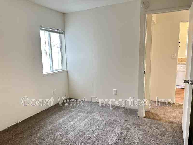 3288 Mission Blvd - Photo 7 of 13