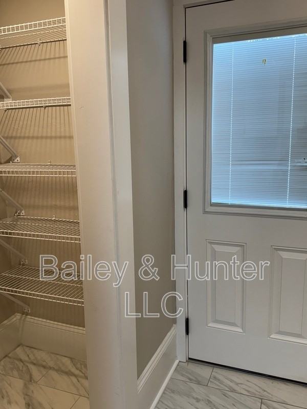 1385 Hartford Ave Sw - Photo 2 of 15