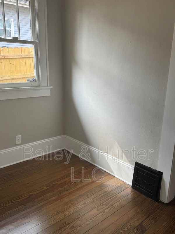 1385 Hartford Ave Sw - Photo 5 of 15