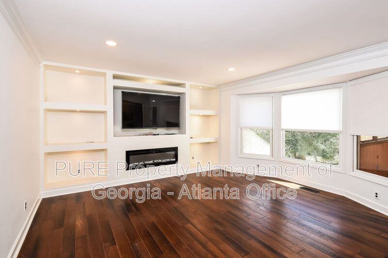 4271 Edgewater Dr Nw - Photo 3 of 20