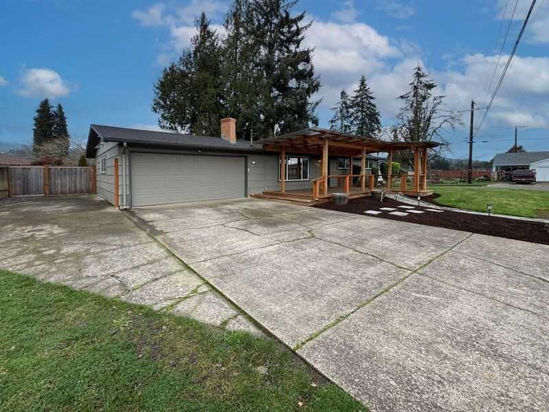 2409 Ranch Dr - Photo 4 of 38