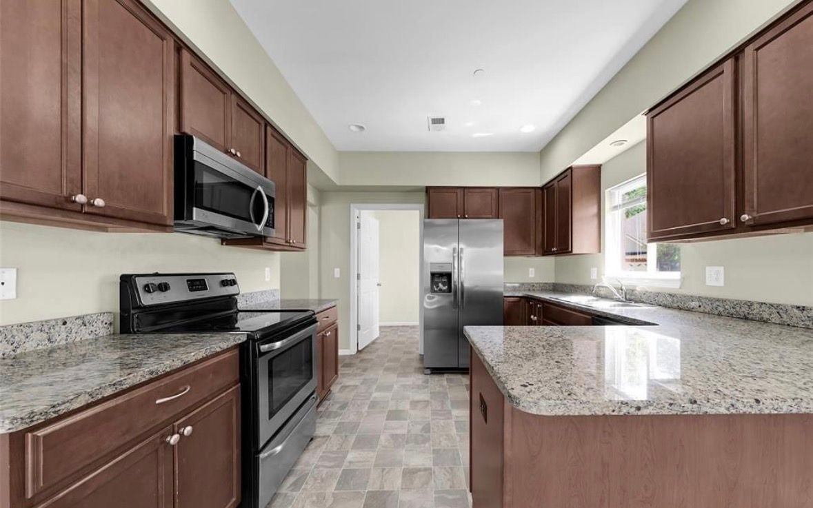 14353 Shadywood Dr - Photo 4 of 18