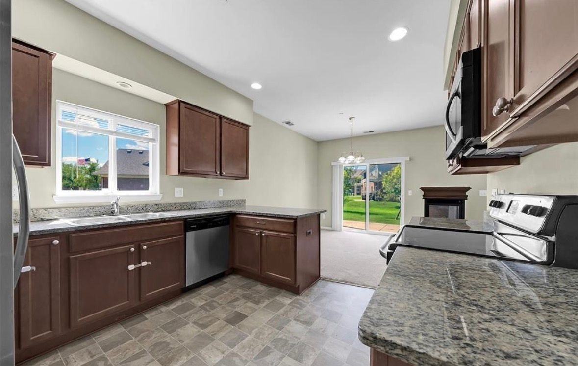 14353 Shadywood Dr - Photo 6 of 18