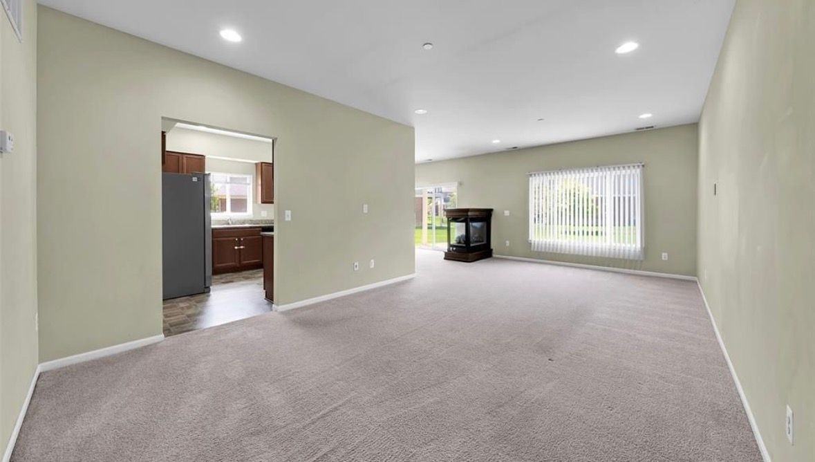 14273 Shadywood Dr - Photo 4 of 18