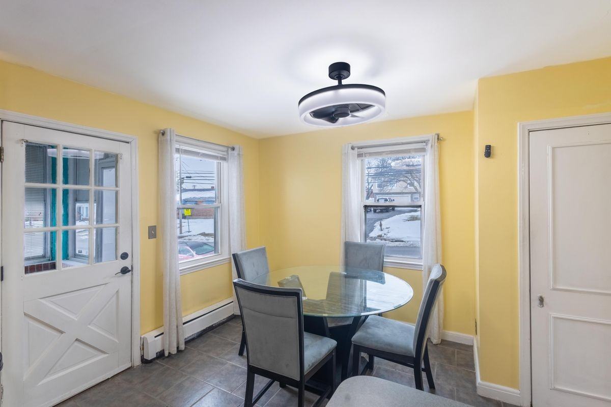 1200 Narcissus Ave - Photo 2 of 15