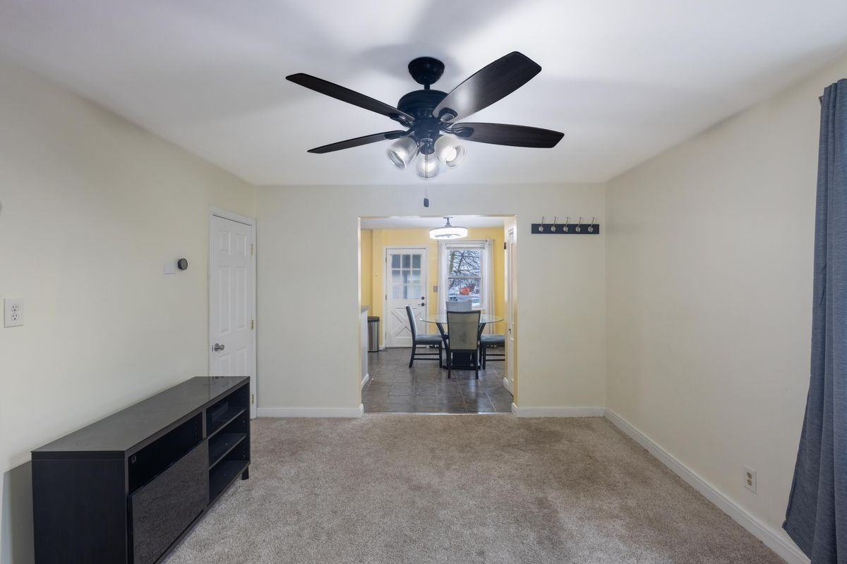 1200 Narcissus Ave - Photo 3 of 15