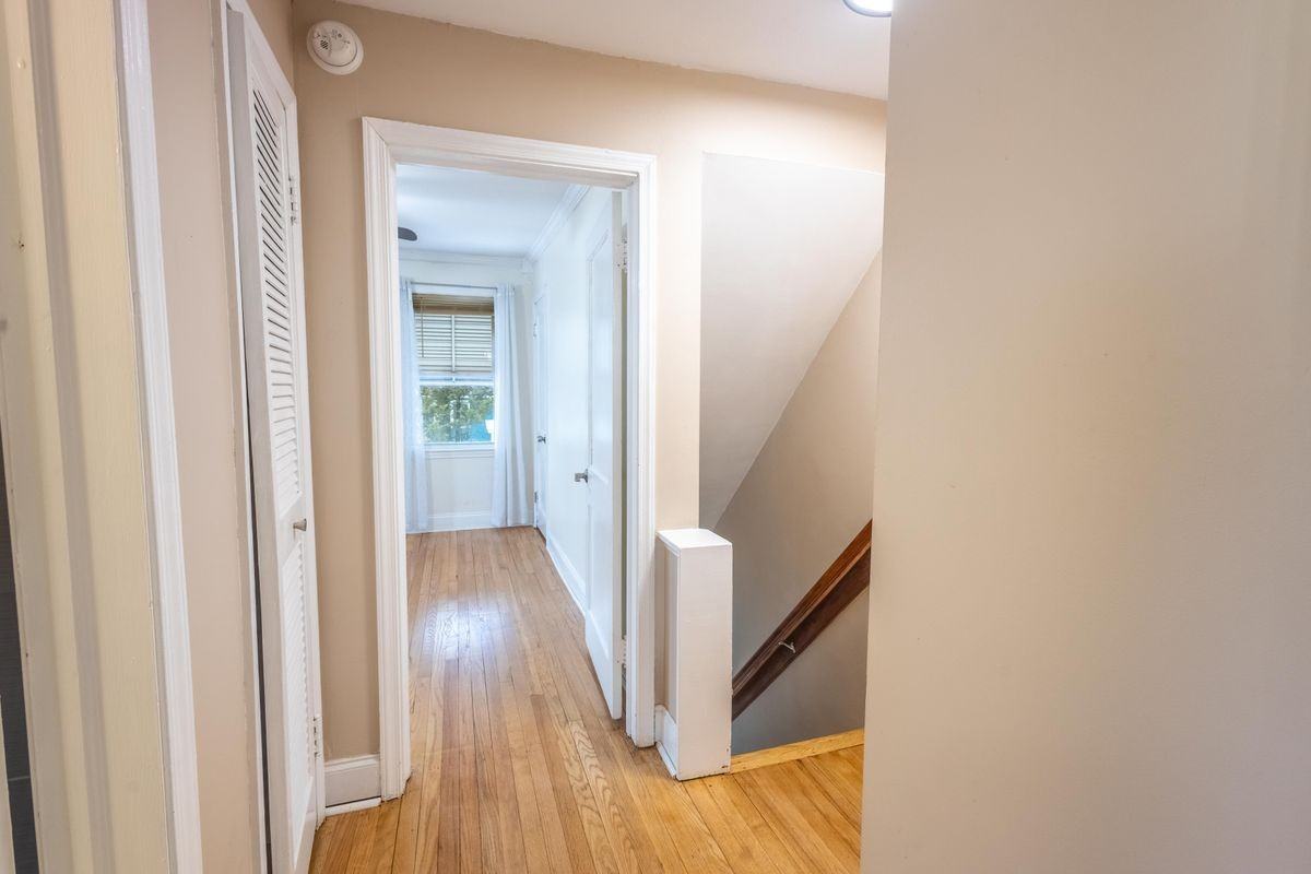 1200 Narcissus Ave - Photo 5 of 15