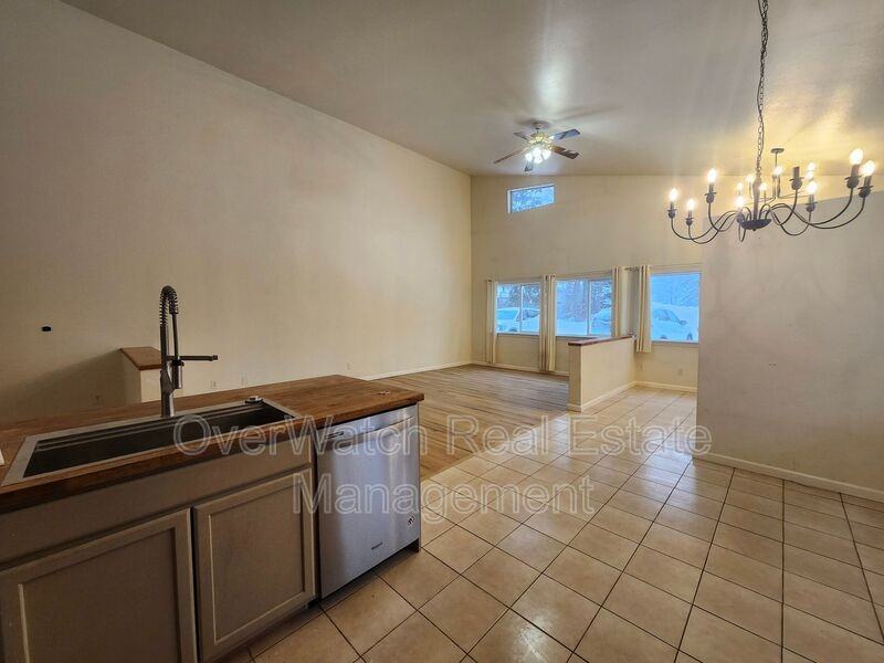 10322 Chain Of Rock St - Photo 4 of 17