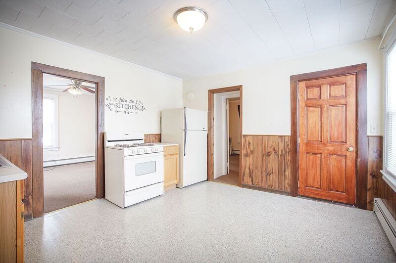 13 1/2 Weston St #2 - Photo 4 of 10