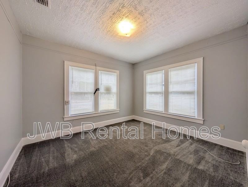 542 W 28th St - Photo 7 of 16