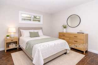 1104 N Hawthorne St #A - Photo 1 of 1