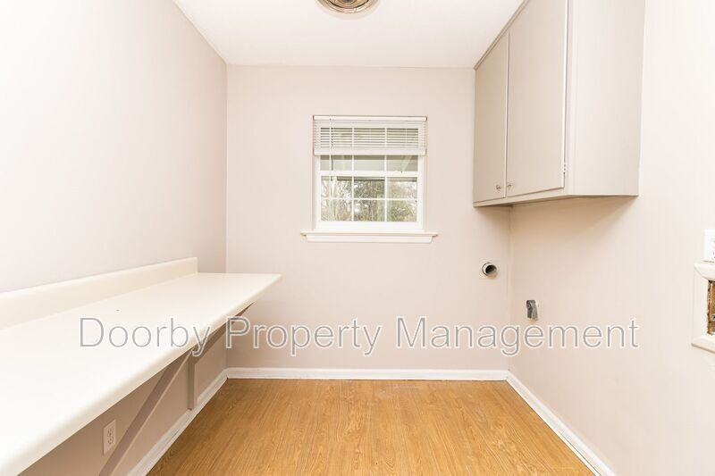 4235 Greenbriar Rd #4 - Photo 6 of 14