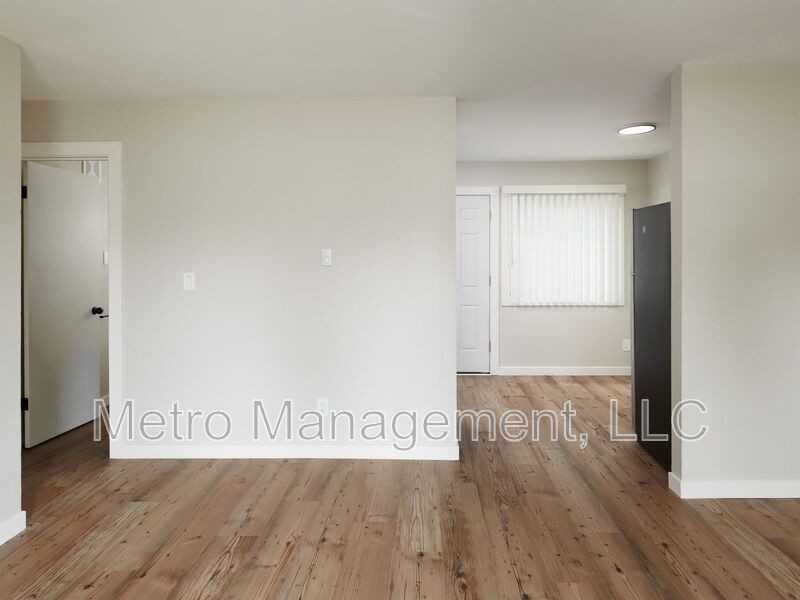 8309 N Fowler Ave - Photo 4 of 12