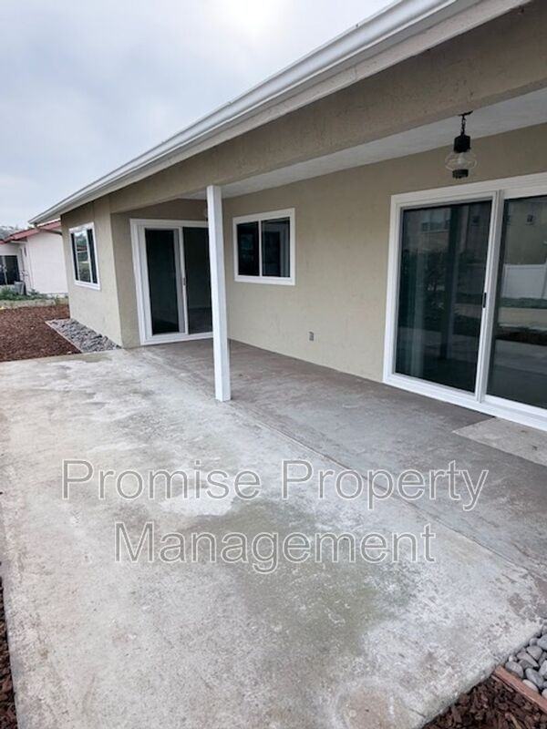 1320 La Miranda Ave - Photo 6 of 37