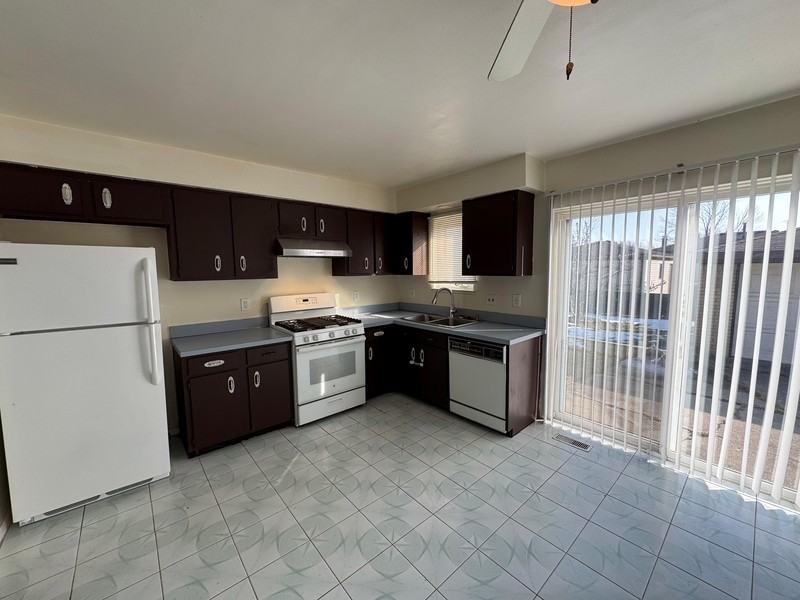 16024 Wellington Ave - Photo 5 of 17