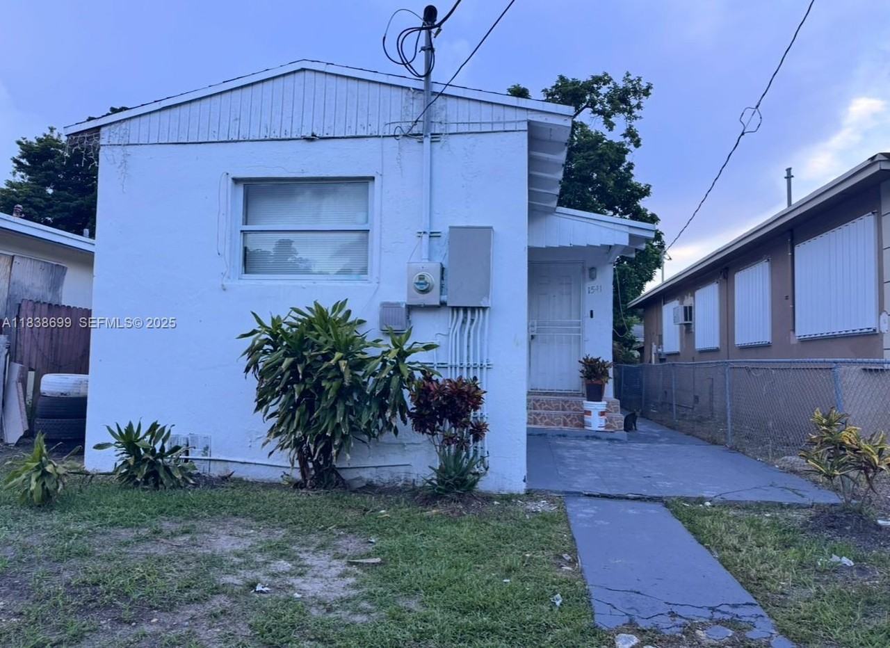 1541 Northwest 70th Street - Photo 2 of 10