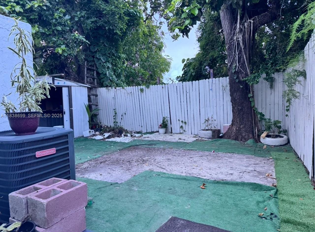 1541 Northwest 70th Street - Photo 5 of 10