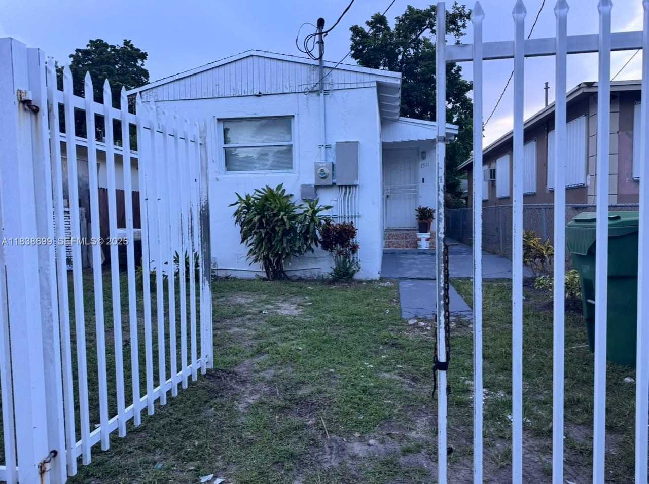 1541 Northwest 70th Street - Photo 6 of 10