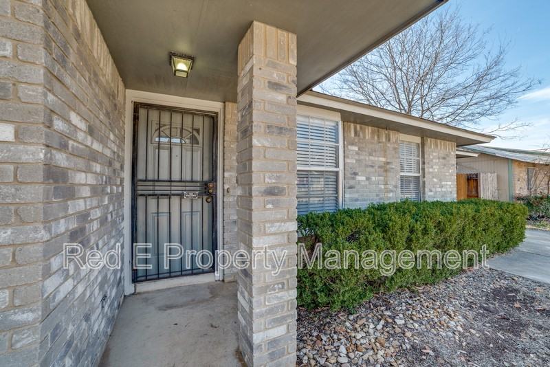 5602 Ivanhoe St - Photo 2 of 26