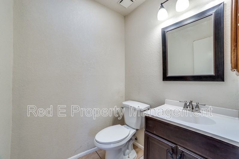 5602 Ivanhoe St - Photo 3 of 26