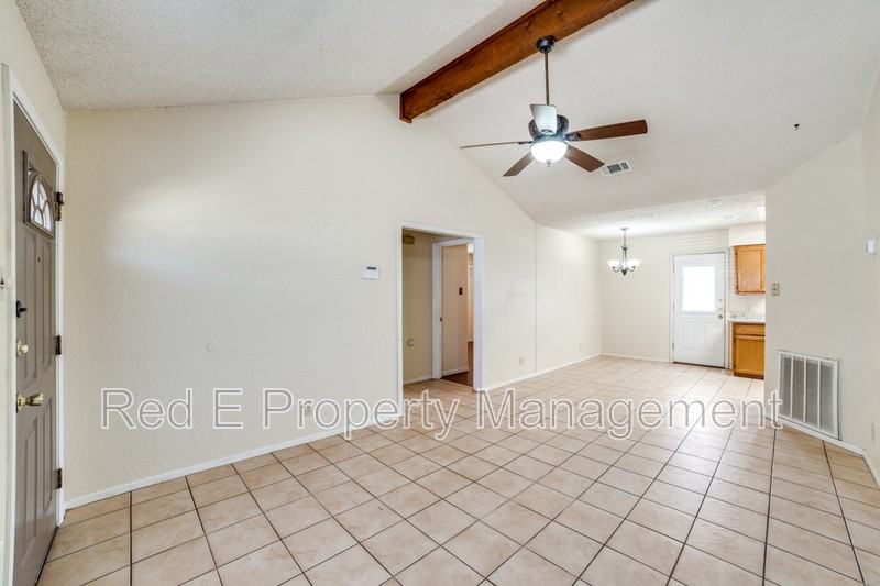 5602 Ivanhoe St - Photo 4 of 26