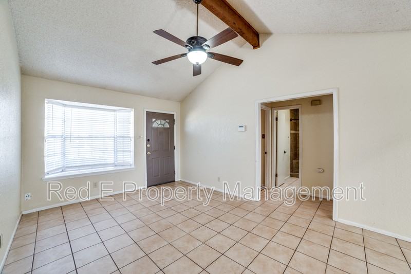 5602 Ivanhoe St - Photo 5 of 26