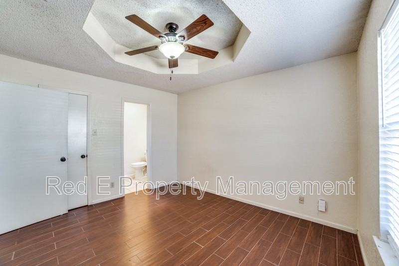 5602 Ivanhoe St - Photo 6 of 26