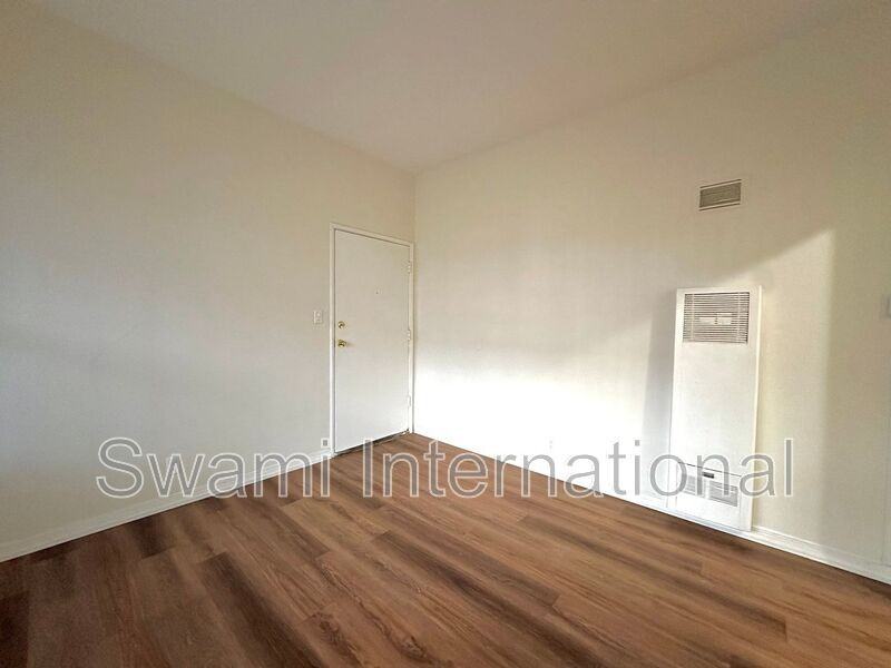 1665 W 182nd St #19 - Photo 3 of 23