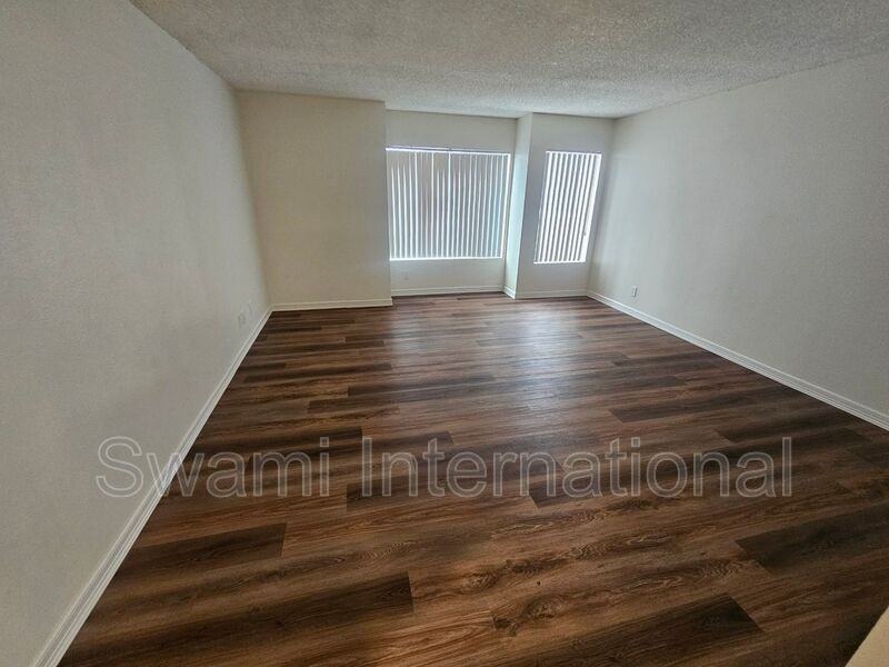 926 N Wilmington Blvd #08 - Photo 2 of 17