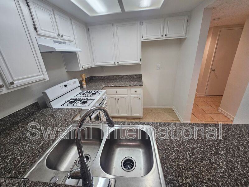 926 N Wilmington Blvd #08 - Photo 7 of 17