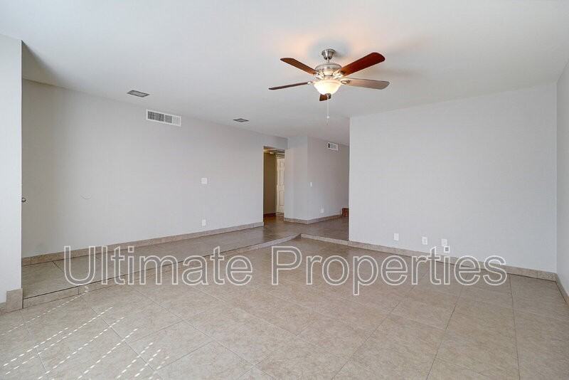 4838 W Brown St - Photo 4 of 11