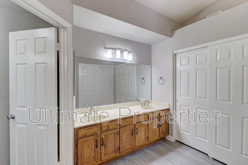 9035 E Jenan Dr - Photo 4 of 11