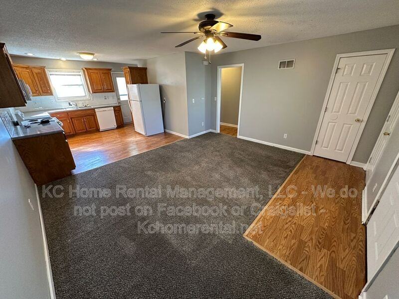 817 Ne Independence Ct - Photo 4 of 38