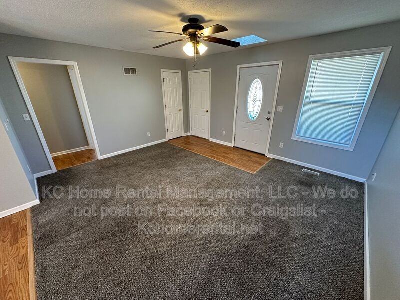 817 Ne Independence Ct - Photo 7 of 38