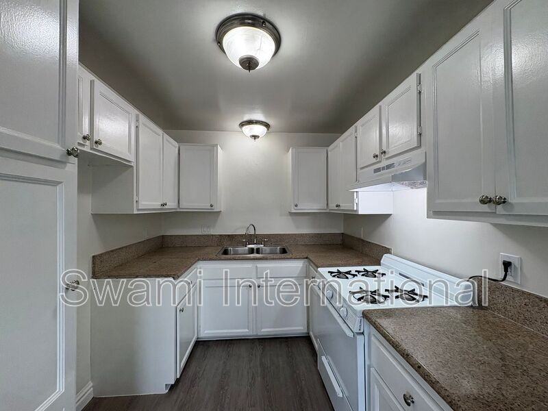 3615 W 104th St #15 - Photo 2 of 18