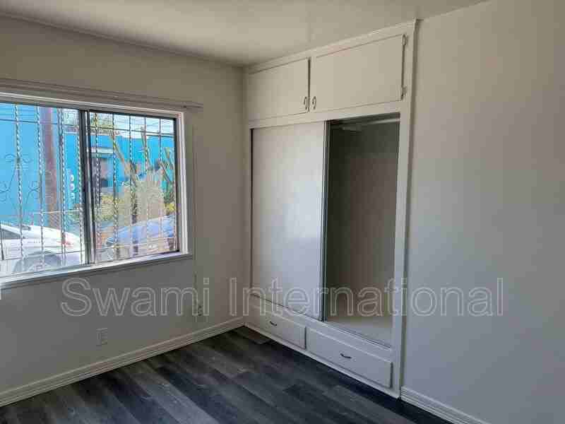 1102 1/2 W 92nd St - Photo 5 of 13