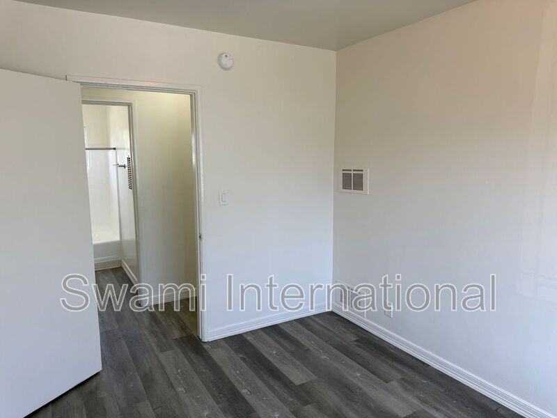 1102 1/2 W 92nd St - Photo 6 of 13