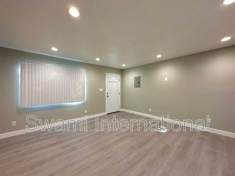 7102 1/2 S Figueroa St - Photo 3 of 11