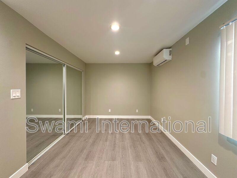 7102 1/2 S Figueroa St - Photo 4 of 11