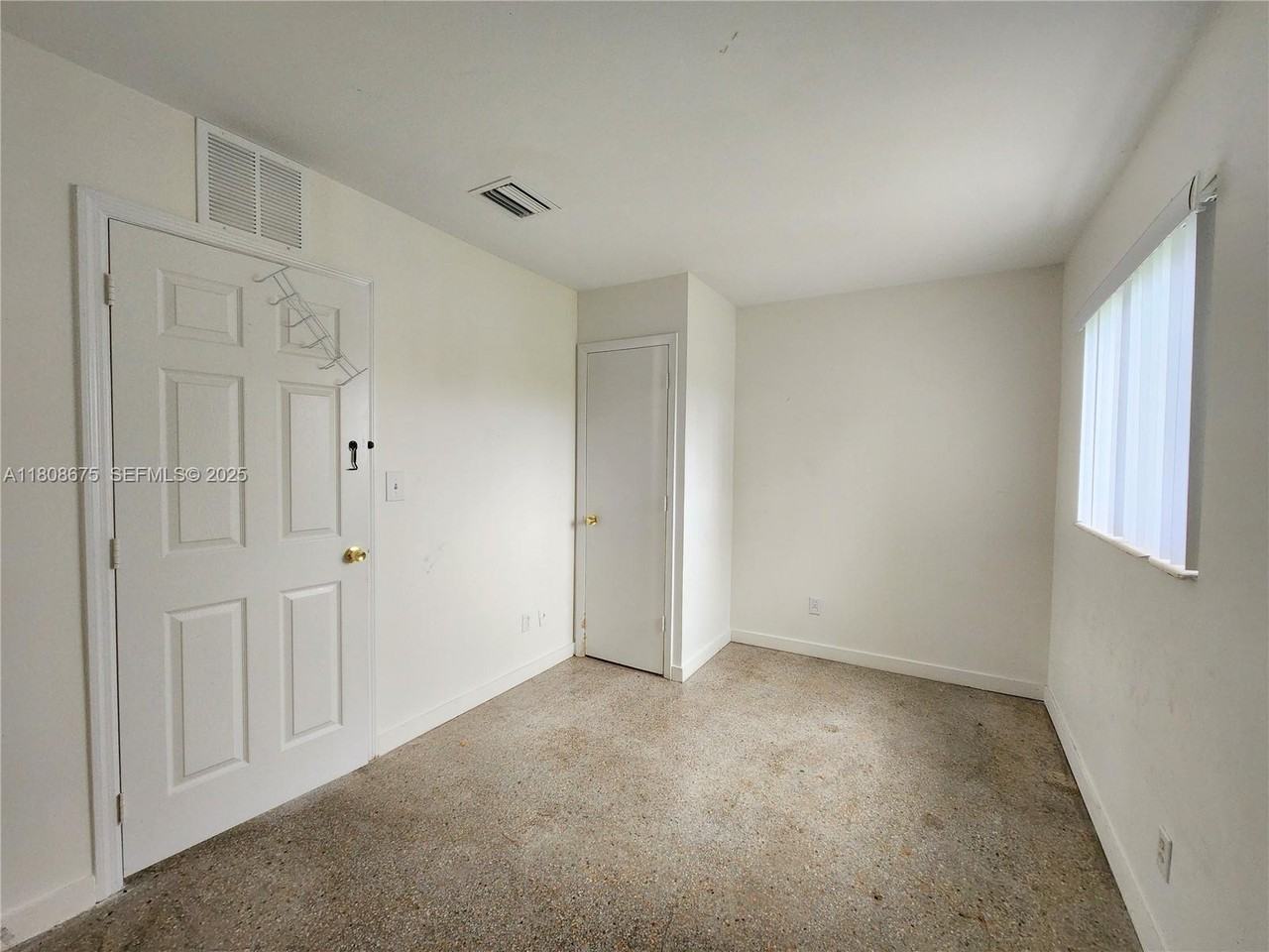 1564 Northwest 31st Way - Photo 4 of 18