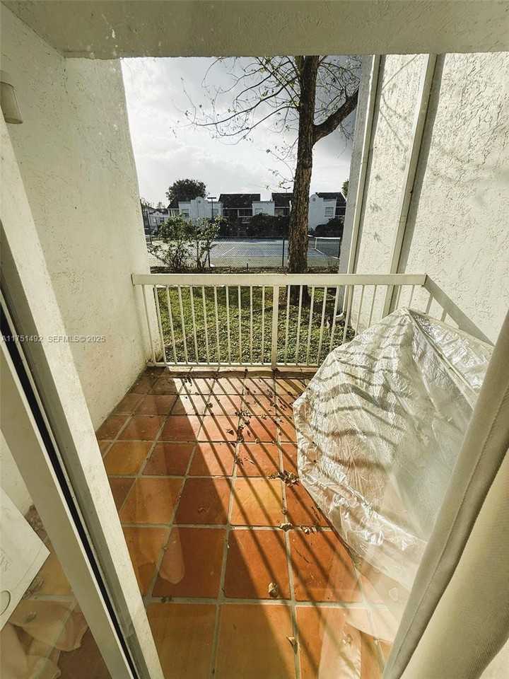 4730 Northwest 97th Court ##76 - Photo 5 of 34