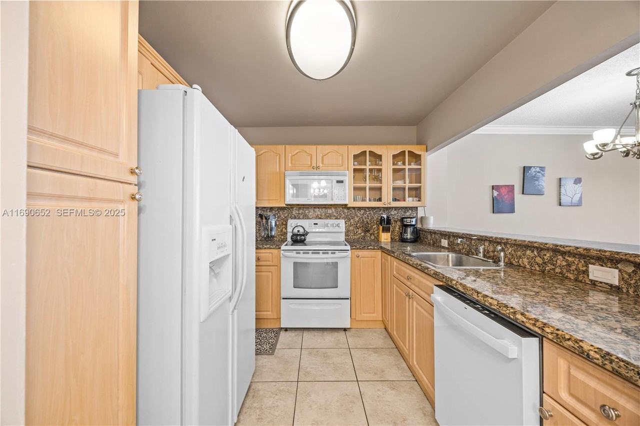 3725 South Ocean Drive - Photo 5 of 44