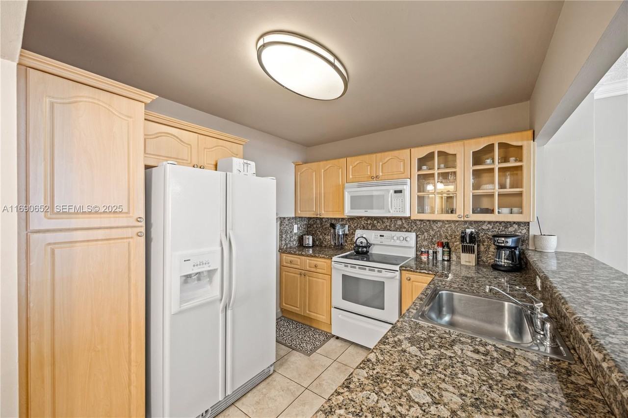 3725 South Ocean Drive - Photo 6 of 44