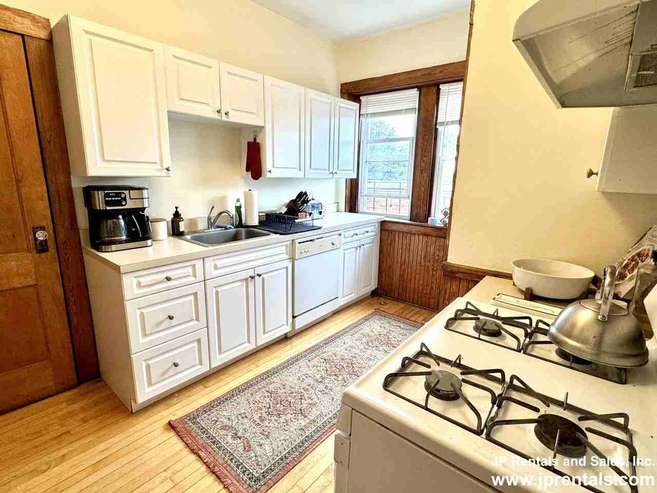 590 Centre St #10 - Photo 7 of 12