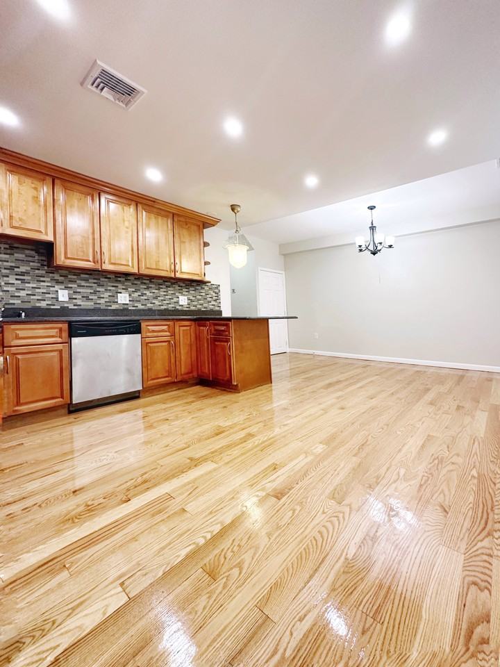 George St - Photo 3 of 18