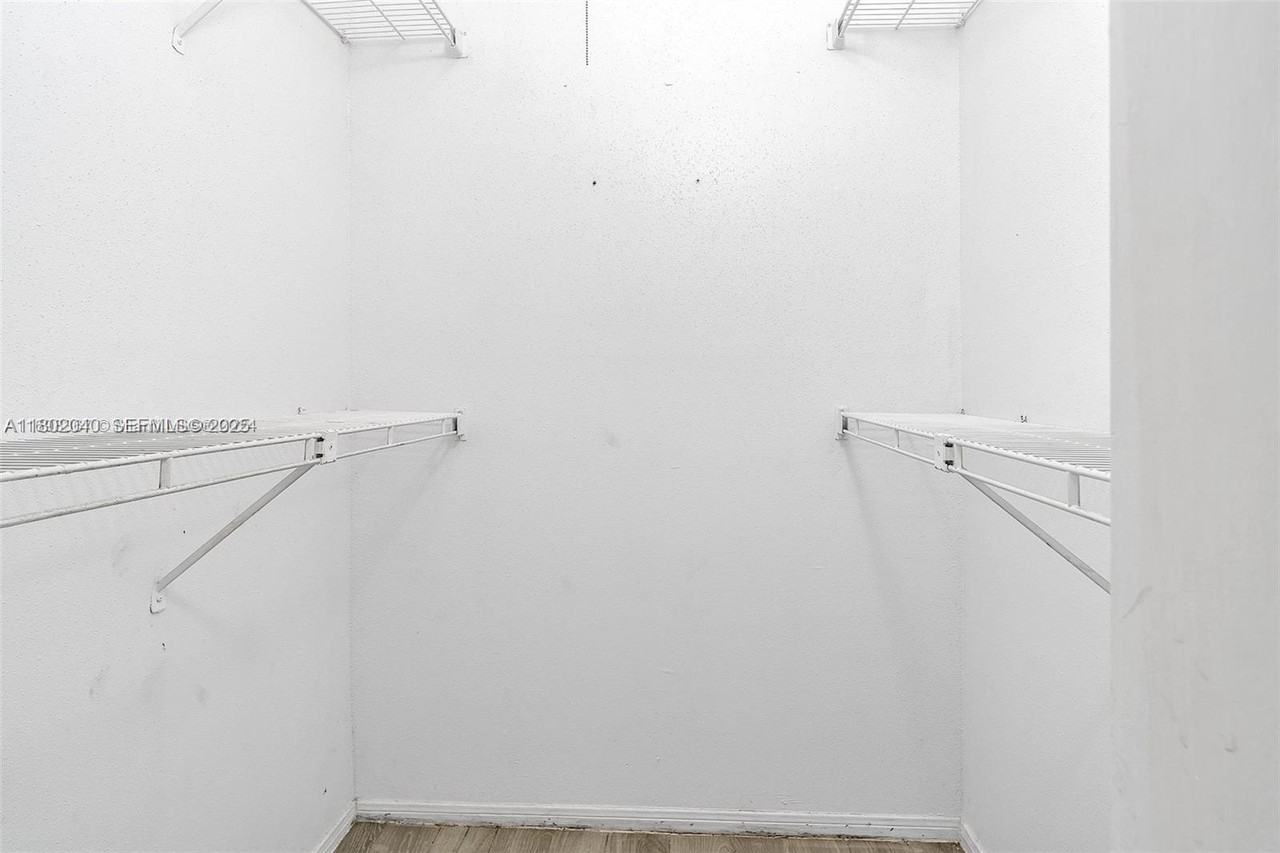 2351 Northwest 33rd Street ##506 - Photo 7 of 31